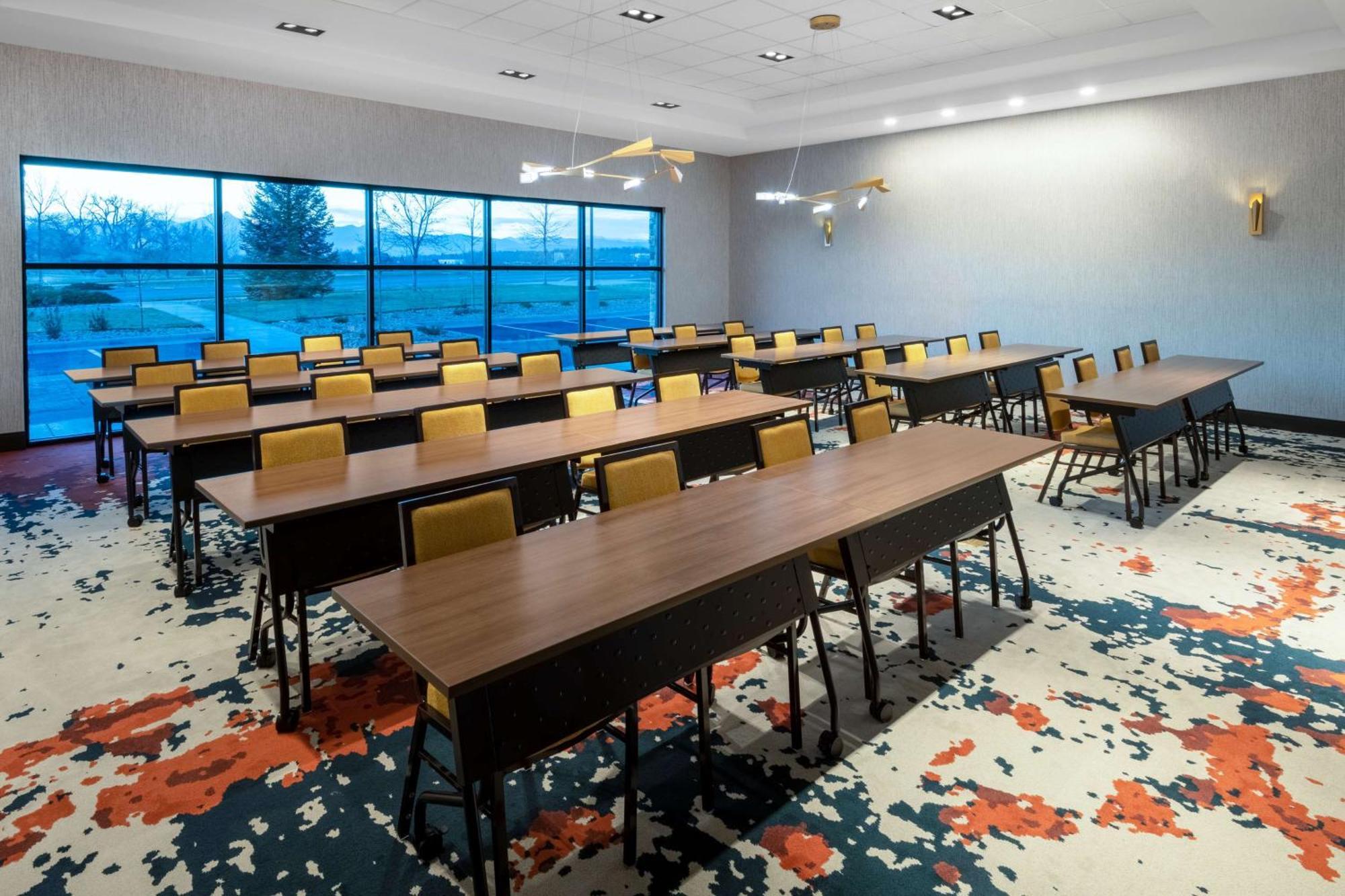 Hilton Garden Inn Longmont Extérieur photo
